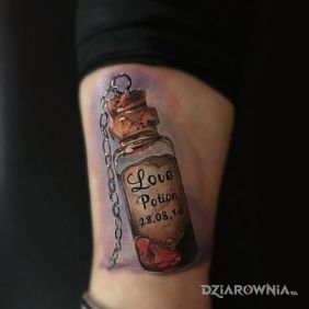 Tatuaż Napój miłosny na nodze motyw: kolorowe