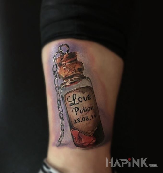 Tattoo Napój miłosny in objects motif on the leg