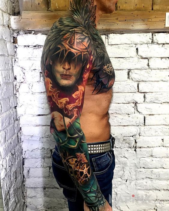 Tattoo Ciernie, dużo cierni in colorful motif and realistic style on the neck