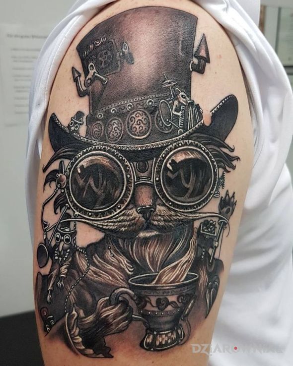 Tatuaż kociak w kapeluszu w motywie steampunk i stylu graficzne / ilustracyjne na ramieniu