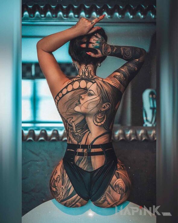 Tattoo Duży portret na plecach in sleeves motif and realistic style on the buttocks