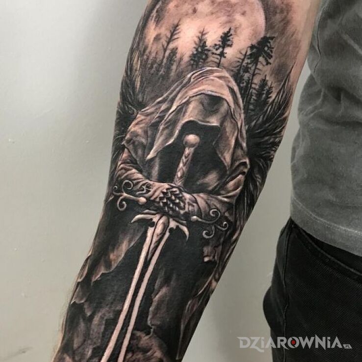 Tatuaż Anioł zemsty w motywie mroczne i stylu realistyczne na przedramieniu