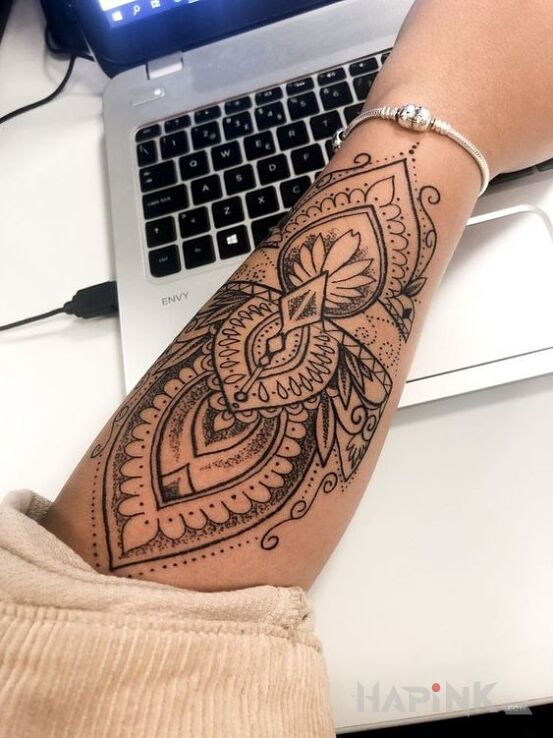 Tattoo Ręka we wzorki in ornaments motif and graphic / illustrative style on the forearm