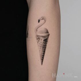 Tattoo Flamingo on the upper arm motif: animals style: graphic / illustrative