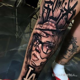 Tatuaż Okularnica na łydce motyw: 3D styl: graffiti