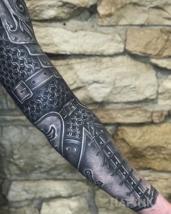 Tattoo Skóra twarda jak stal in other motif and realistic style on the upper arm