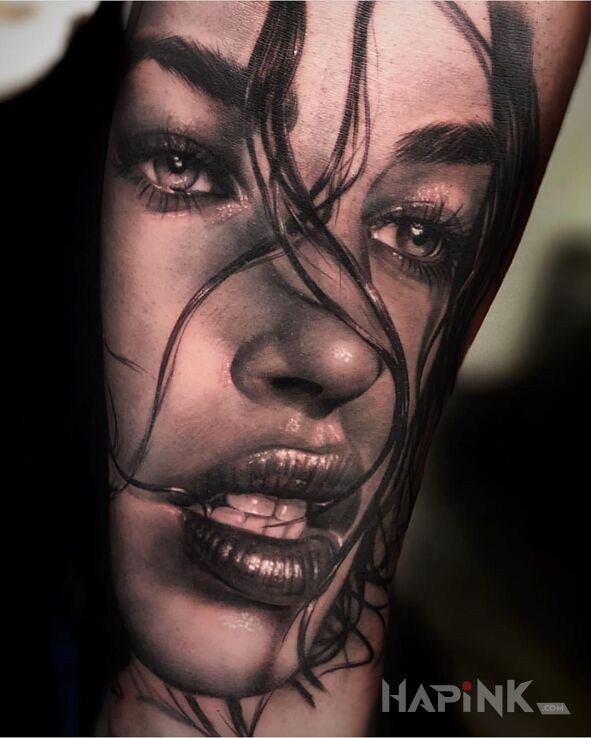 Tattoo Cudowny portet in 3D motif and realistic style on the forearm