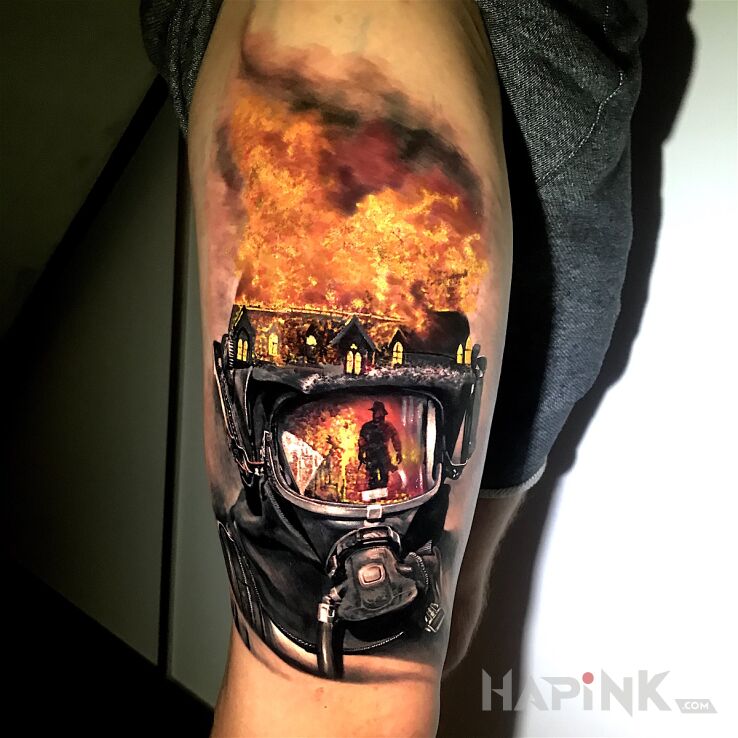 Tattoo Zawód strażaka in objects motif and realistic style on the leg