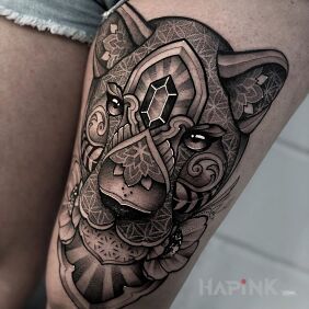 Tattoo Panther on the leg motif: black and gray style: graphic / illustrative