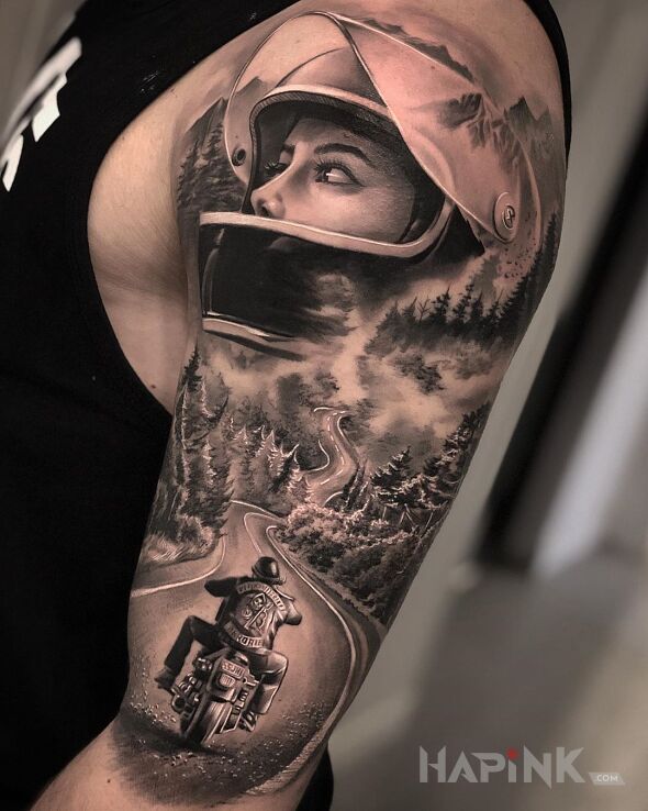 Tattoo Motocyklista in 3D motif and realistic style on the upper arm