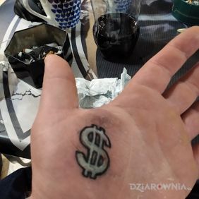 Tatuaż Dolar na dłoni motyw: pozostałe