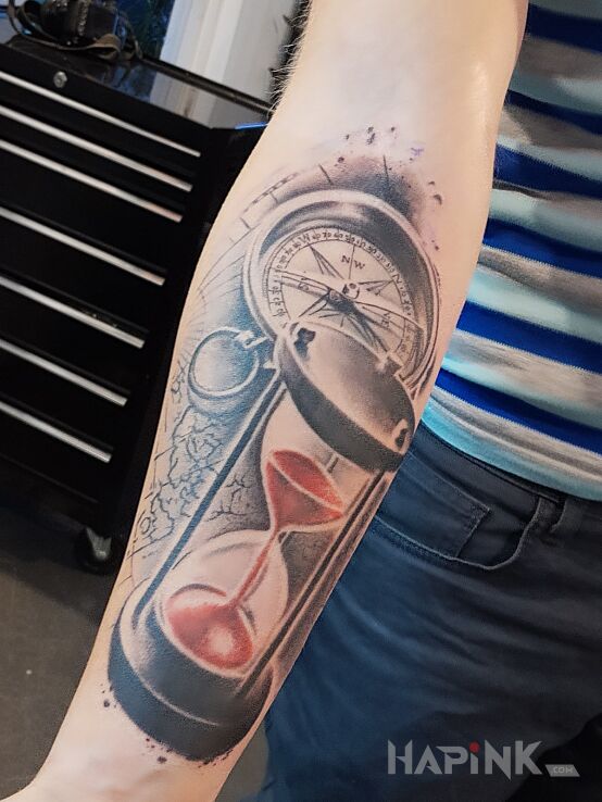 Tattoo Klepsydra in 3D motif and realistic style on the forearm