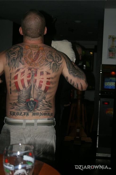 Tatuaż ludzie honoru w motywie pozostałe na plecach