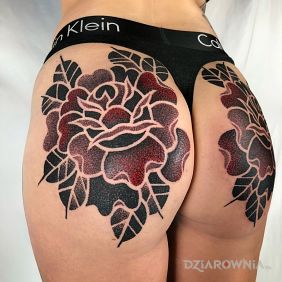 Tatuaż Niecodzienne róże na pośladkach motyw: seksowne styl: dotwork
