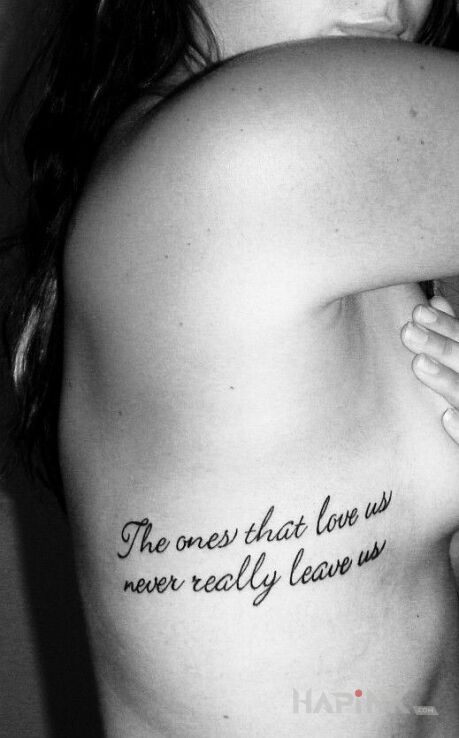 Tattoo Ci którzy nas kochaja in lettering motif and calligraphy style on the ribs