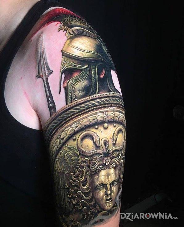 Tatuaż wojownik z włócznią w motywie 3D i stylu realistyczne na ramieniu