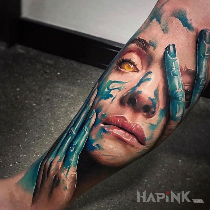 Tattoo Umazana na niebiesko in faces motif and realistic style on the calf