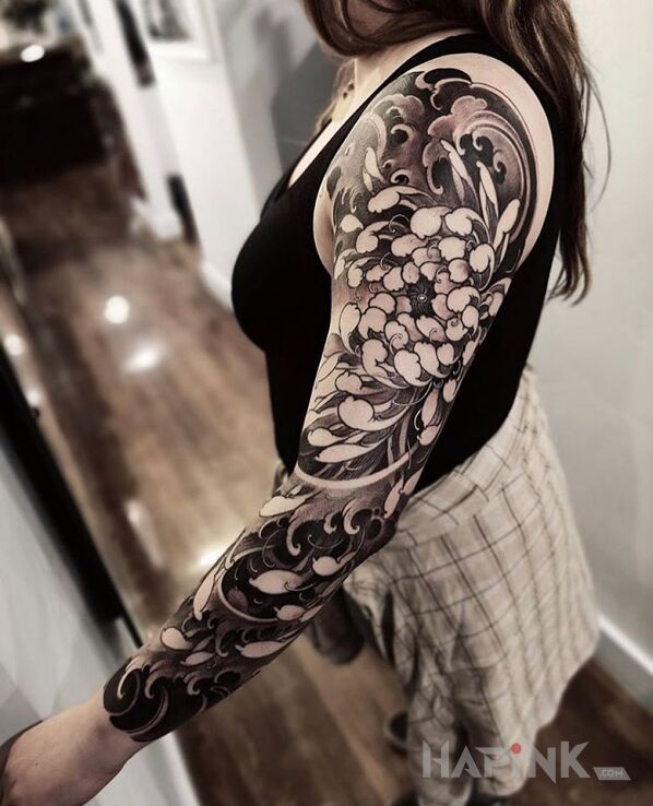 Tattoo Chryzantema 2 in sleeves motif and japanese / irezumi style on the upper arm