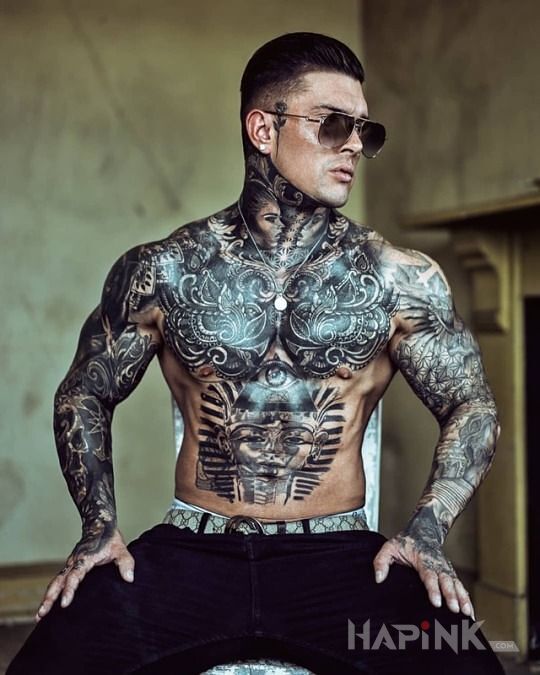 Tattoo Czarne tatuaże in sleeves motif and realistic style on the chest