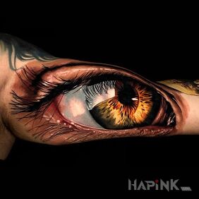 Tattoo Eyeball on the upper arm motif: colorful style: realistic