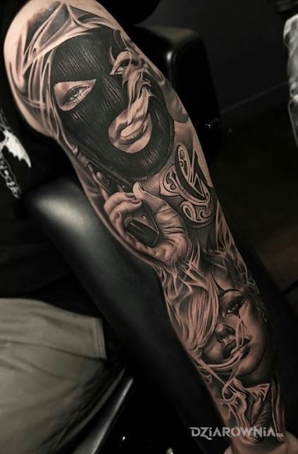 Tatuaż gangsta laski w motywie czarno-szare i stylu realistyczne na przedramieniu