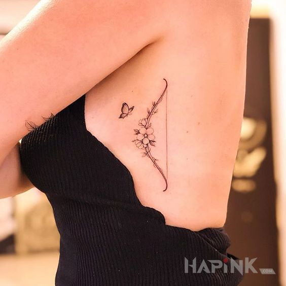 Tattoo Łuk z kwiatów in flowers motif and graphic / illustrative style on the ribs