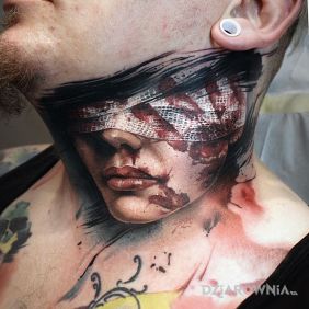 Tatuaż Zakrwawiona twarz na szyi motyw: 3D styl: realistyczne