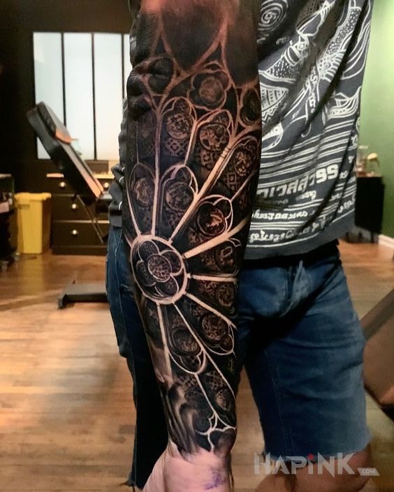 Tattoo Wzor witrazowy in Stained glass motif and realistic style on the forearm