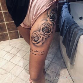 Tatuaż 3 roze na nodze motyw: czarno-szare styl: realistyczne