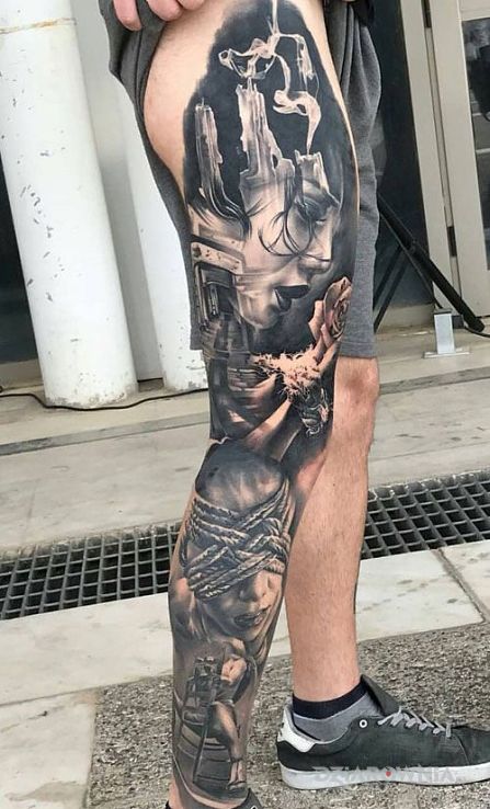 Tatuaż bosko wytatuowana noga w motywie czarno-szare i stylu realistyczne na nodze