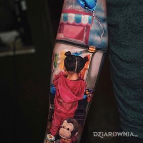 Tatuaż Dziewczynka z balonem na przedramieniu motyw: kolorowe styl: realistyczne