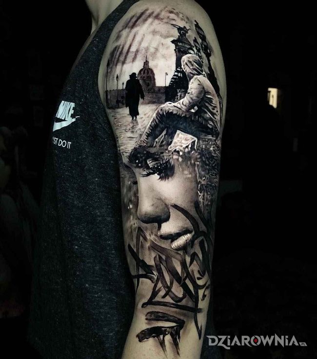 Tatuaż siedzenie na murku w motywie czarno-szare i stylu realistyczne na ramieniu
