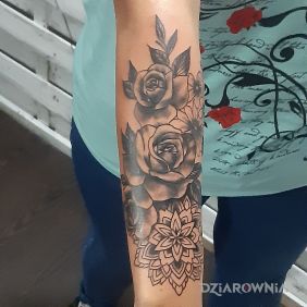 Tatuaż Pierwsza dziarka moje damy na przedramieniu motyw: mandale styl: graficzne / ilustracyjne