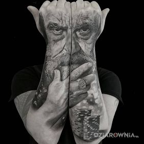 Tatuaż Wąsacz na przedramieniu motyw: twarze styl: realistyczne