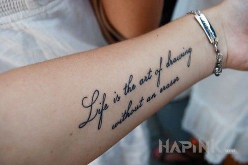 Tattoo Czym jest życie in lettering motif and calligraphy style on the forearm