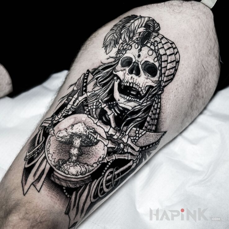 Tattoo Wróżka / Czarownica in black and gray motif and dotwork style on the leg
