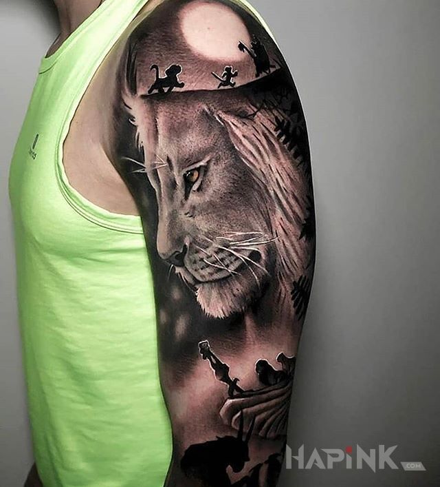 Tattoo Lion king in 3D motif and realistic style on the upper arm