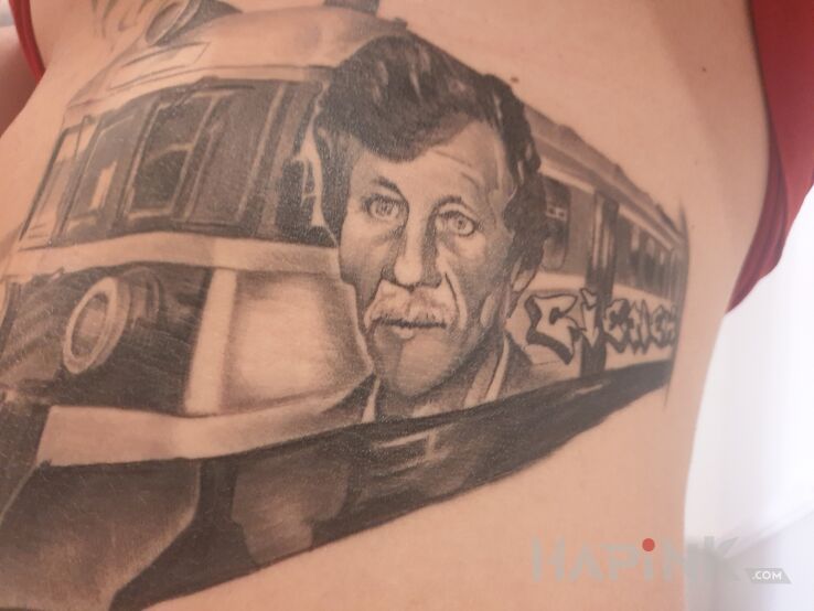 Tattoo Śp?Tato? in black and gray motif and realistic style on the ribs