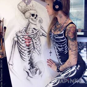 Tattoo King of skeletons on the chest motif: flowers