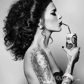Tattoo Pecked hand in a girl on the upper arm motif: sexy
