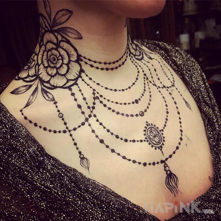 Tattoo Elegancki naszyjnik in black and gray motif and graphic / illustrative style on the neck
