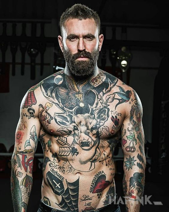 Tattoo Z jeleniem na klacie in animals motif and graphic / illustrative style on the forearm