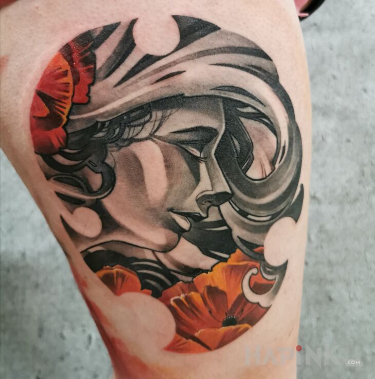Tattoo Pani i maki in flowers motif and graphic / illustrative style on the leg