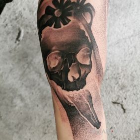 Tatuaż Południca na ramieniu motyw: demony styl: dotwork