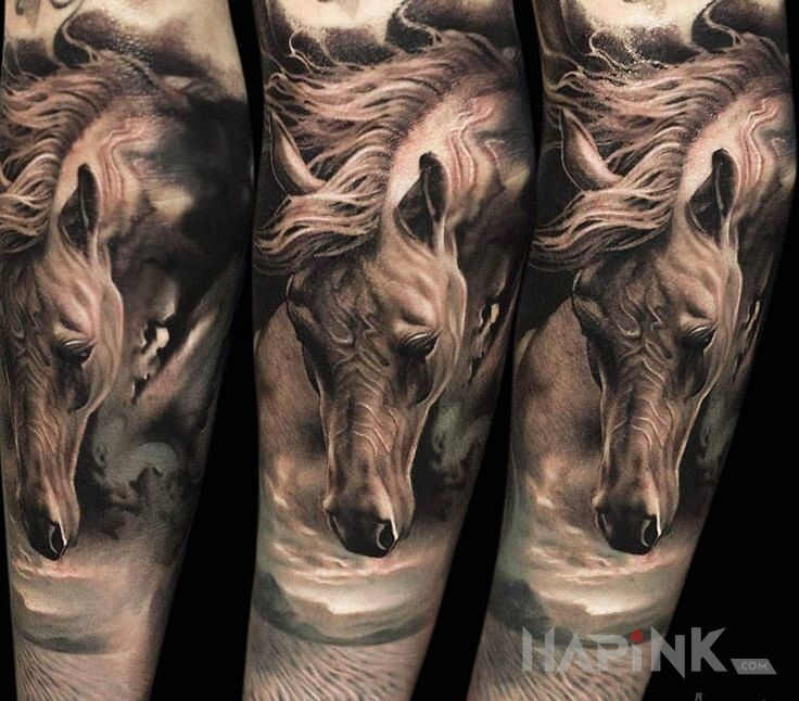 Tattoo Realistyczny kon in animals motif and realistic style on the forearm