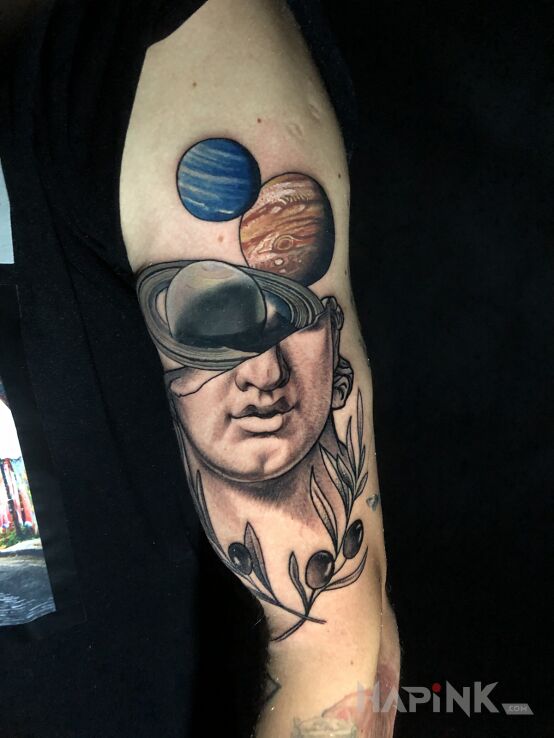 Tattoo Kosmos w głowie in black and gray motif and graphic / illustrative style on the upper arm