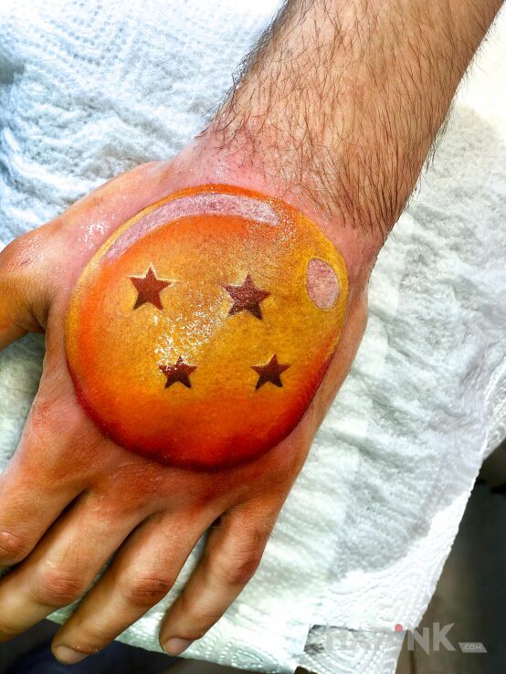 Tattoo Dragon Ball - Smocza Kula 4-gwiazdkowa in objects motif and cartoon / comic book style on the hand