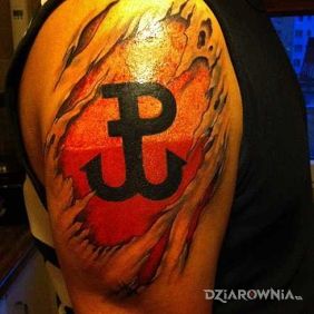 Tatuaż Znak Polski walczącej na tle flagi na ramieniu motyw: patriotyczne