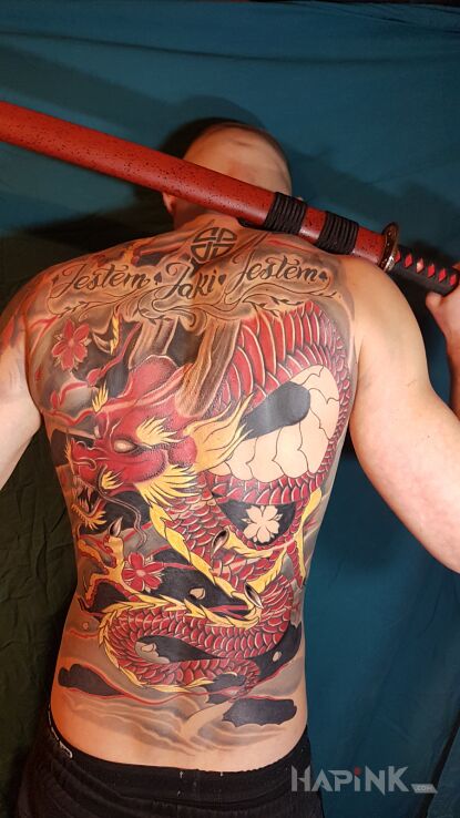 Tattoo Droga samuraja in lettering motif and japanese / irezumi style on the shoulder blades