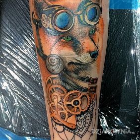 Tatuaż Lis w steampunku na przedramieniu motyw: steampunk styl: realistyczne